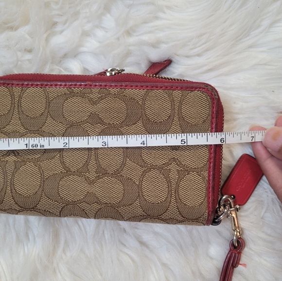 Coach Brown Signature Wristlet. - Picture 4 of 9